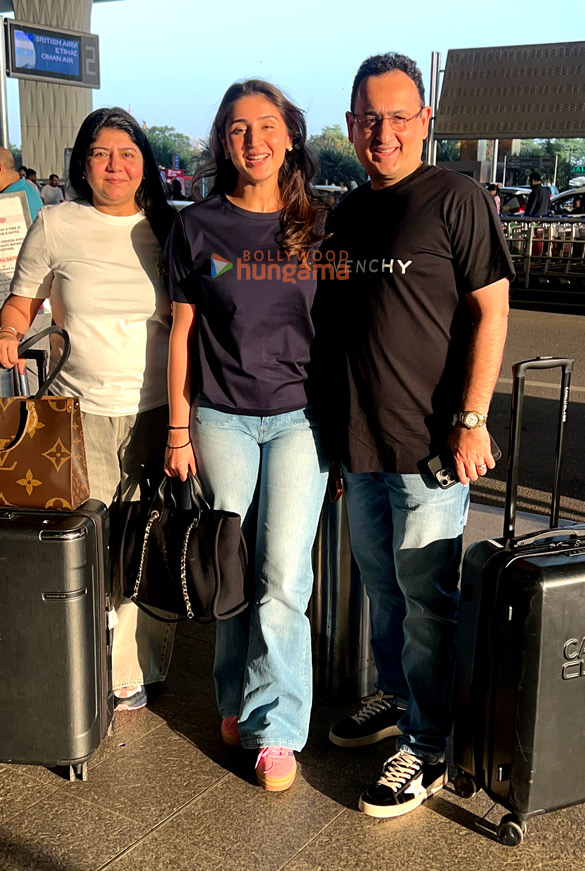 photos siddhant chaturvedi fatima sana shaikh arshad warsi and others snapped at the airport 5 photos siddhant chaturvedi fatima sana shaikh arshad warsi and others snapped at the airport 5