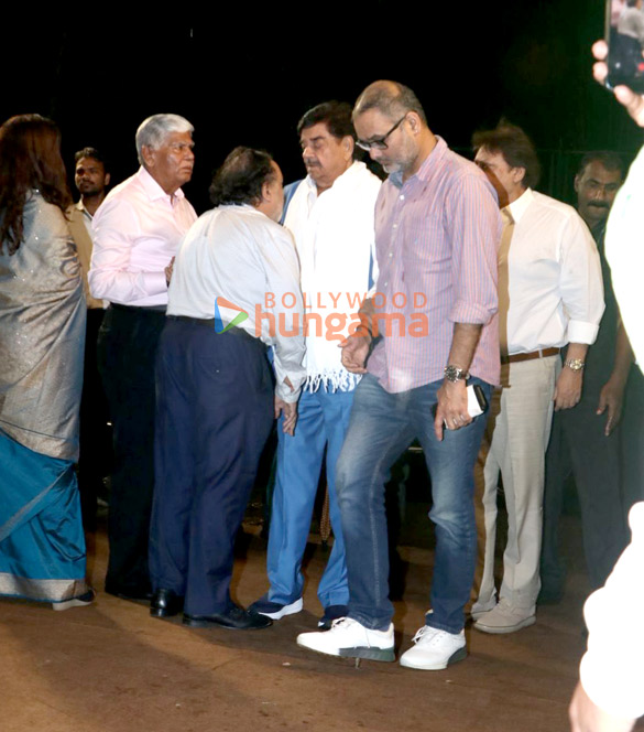 photos sonu nigam johny lever rupali ganguly rajesh kumar and others attend satish shahs prayer meet 10