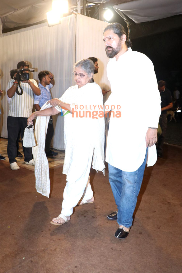 photos sonu nigam johny lever rupali ganguly rajesh kumar and others attend satish shahs prayer meet 18