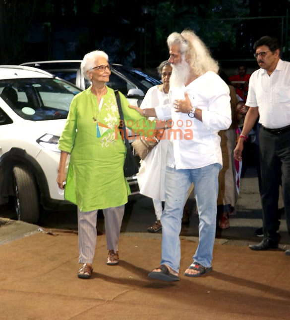 photos sonu nigam johny lever rupali ganguly rajesh kumar and others attend satish shahs prayer meet 29