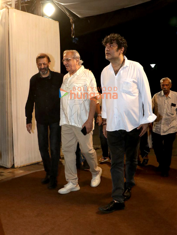 photos sonu nigam johny lever rupali ganguly rajesh kumar and others attend satish shahs prayer meet 30