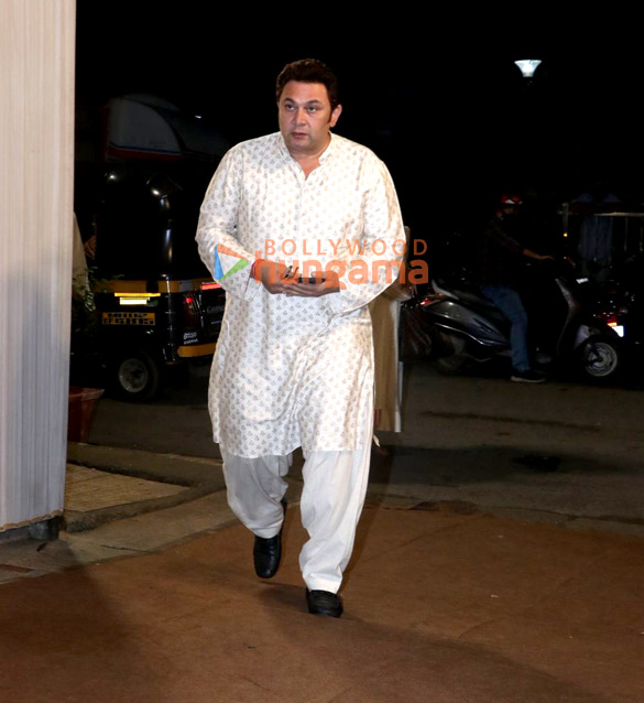photos sonu nigam johny lever rupali ganguly rajesh kumar and others attend satish shahs prayer meet 31