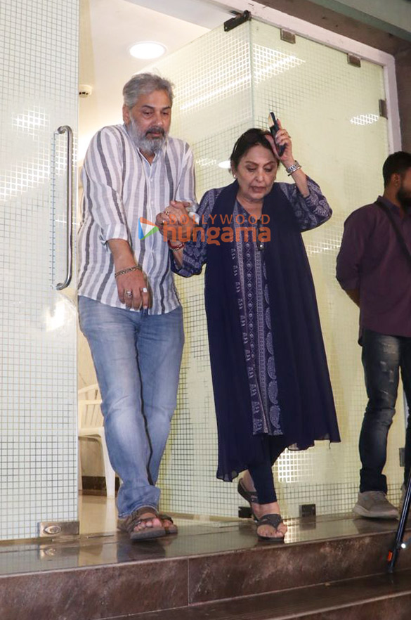 photos sonu nigam johny lever rupali ganguly rajesh kumar and others attend satish shahs prayer meet 37