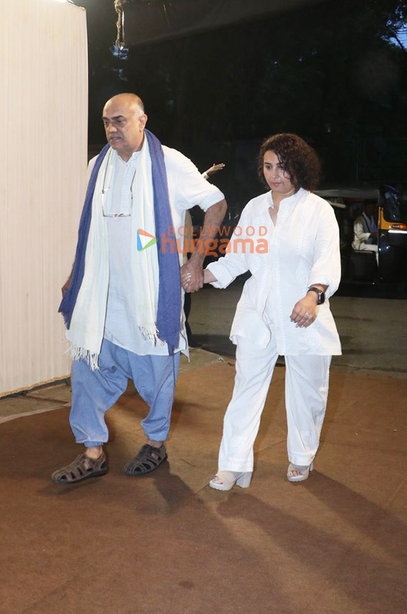 photos sonu nigam johny lever rupali ganguly rajesh kumar and others attend satish shahs prayer meet 43