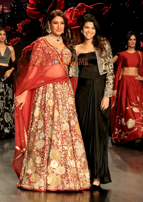 photos sushmita sen neil nitin mukesh and others turn showstoppers at bombay times fashion week 2025 6