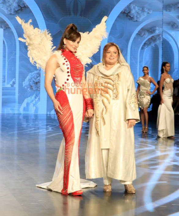 photos urvashi rautela elnaaz norouzi and others turn showstoppers at bombay times fashion week 2025 3