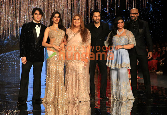 photos varun dhawan and janhvi kapoor turn showstoppers at bombay times fashion week 2025 3