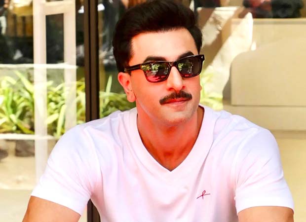 Ranbir Kapoor wins hearts at Delhi airport for helping injured co-passenger traveling alone : Bollywood News – Bollywood Hungama