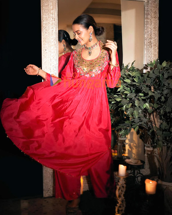 surveen chawla 4 8