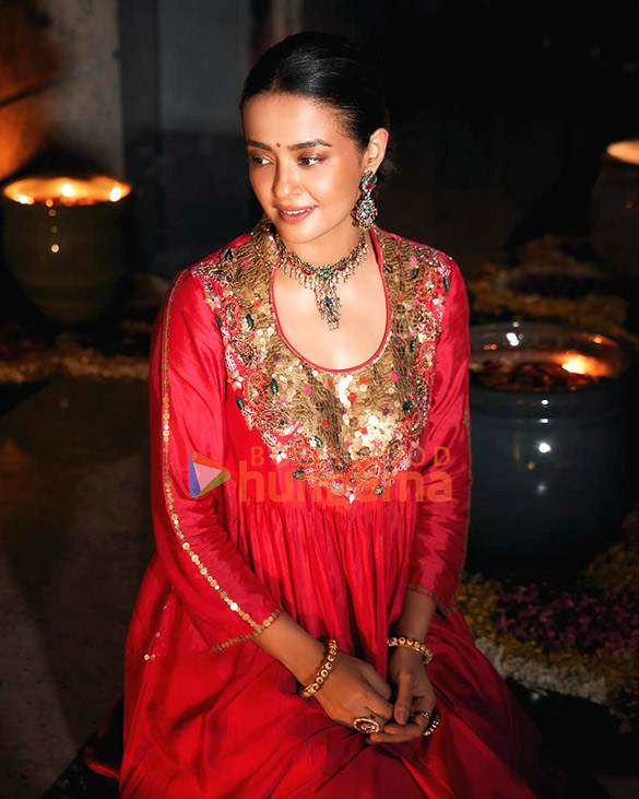 surveen chawla 6 5