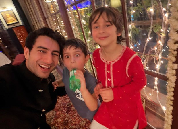 Ibrahim Ali Khan’s “Teeno Bhai Teeno Tabahi” post with brothers Taimur and Jeh steals Diwali spotlight : Bollywood News – Bollywood Hungama Ibrahim Ali Khan’s “Teeno Bhai Teeno Tabahi” post with brothers Taimur and Jeh steals Diwali spotlight : Bollywood News – Bollywood Hungama