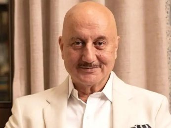 Anupam Kher gets emotional after visiting the late Satish Shah’s wife Madhu Anupam Kher gets emotional after visiting the late Satish Shah’s wife Madhu