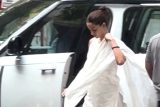 Ananya Pandey with mom Bhavana Panday for Dharmendra Ji’s last rites