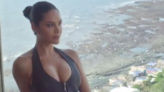 Classy look! Esha Gupta