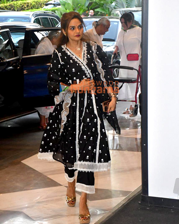hrithik roshan saba azad jeetendra jackie shroff zayed khan sanjay khan and others attend late zarine katrak khans prayer meet 7144 18