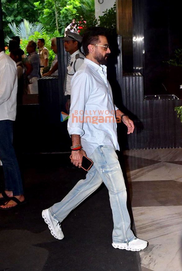 hrithik roshan saba azad jeetendra jackie shroff zayed khan sanjay khan and others attend late zarine katrak khans prayer meet 7144 8