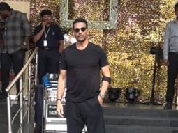 Khiladi’s dashing airport look! Akshay Kumar