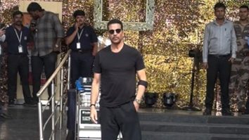 Khiladi’s dashing airport look! Akshay Kumar