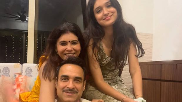 Pankaj Tripathi and wife Mridula enter theatre production with Lailaaj; daughter Aashi makes stage debut Pankaj Tripathi and wife Mridula enter theatre production with Lailaaj; daughter Aashi makes stage debut