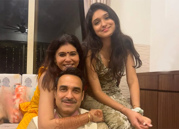 Pankaj Tripathi and wife Mridula enter theatre production with Lailaaj; daughter Aashi makes stage debut : Bollywood News – Bollywood Hungama Pankaj Tripathi and wife Mridula enter theatre production with Lailaaj; daughter Aashi makes stage debut : Bollywood News – Bollywood Hungama
