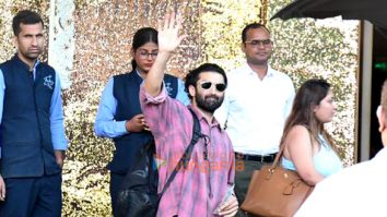 Photos: Aditya Roy Kapur snapped at Kalina airport