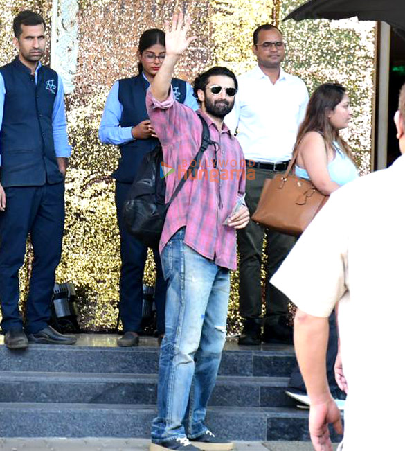 Photos: Aditya Roy Kapur snapped at Kalina airport