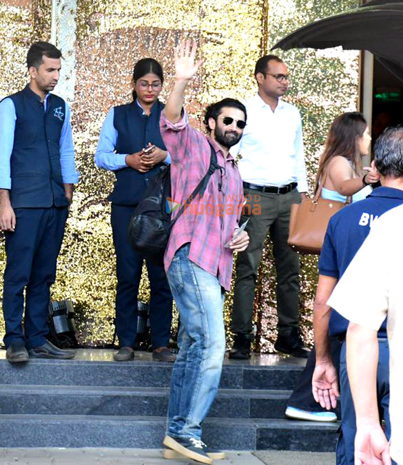 photos aditya roy kapur snapped at kalina airport 2