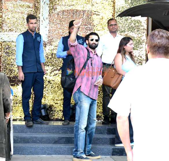 photos aditya roy kapur snapped at kalina airport 3