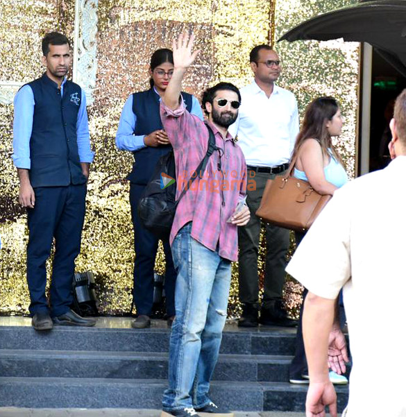 photos aditya roy kapur snapped at kalina airport 4