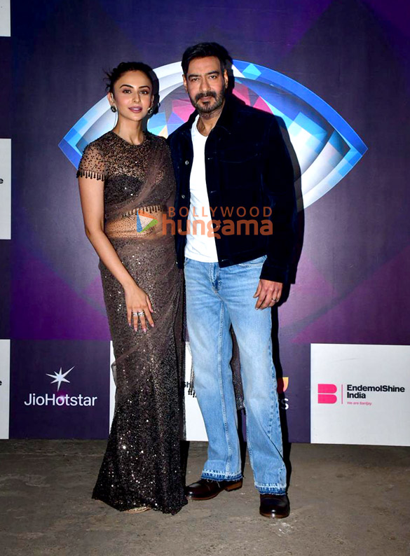 photos ajay devgn rakul preet singh r madhavan and meezaan jafri snapped promoting de de pyaar de 2 on the sets of bigg boss 19 1