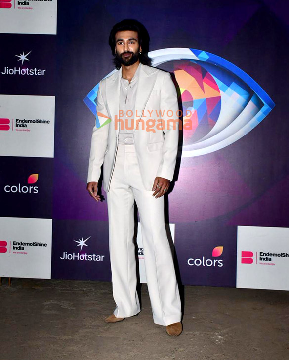 photos ajay devgn rakul preet singh r madhavan and meezaan jafri snapped promoting de de pyaar de 2 on the sets of bigg boss 19 7