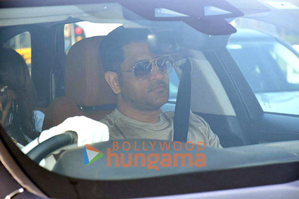 photos ananya panday aamir khan gauri spratt and mahendra singh dhoni snapped at kalina airport 3