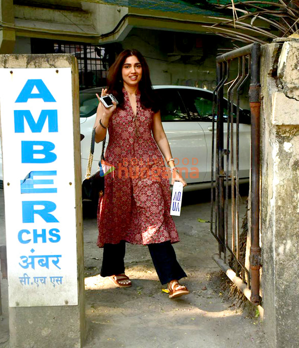 photos bhumi pednekar snapped at kromakay salon in juhu 4 2