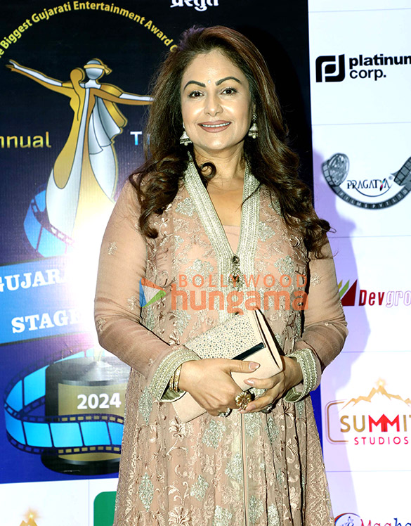 Photos: Celebs grace the 22nd Transmedia Gujarati Screen & Stage Awards with CM Devendra Fadnavis Photos: Celebs grace the 22nd Transmedia Gujarati Screen & Stage Awards with CM Devendra Fadnavis