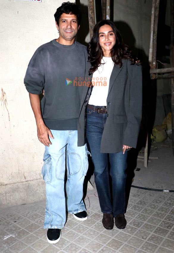 photos farhan akhtar and shibani dandekar snapped at juhu pvr 1