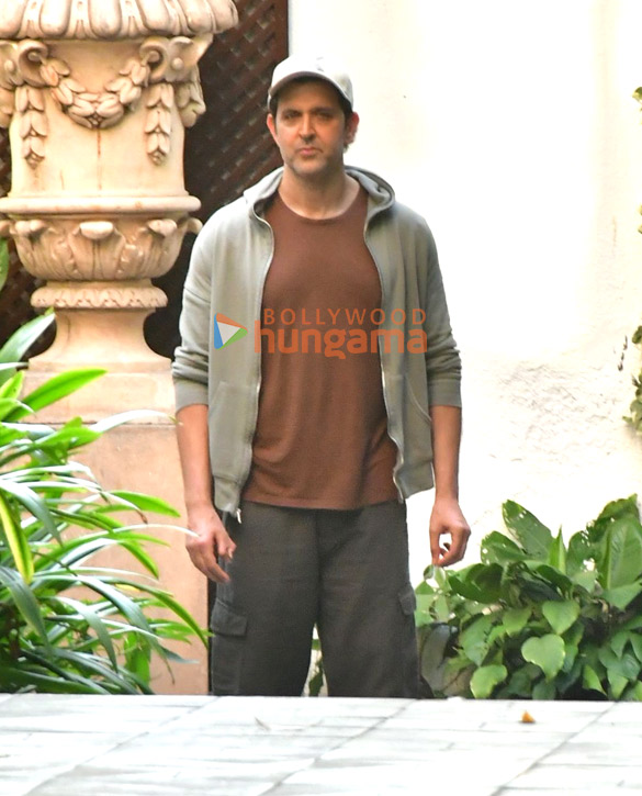 Photos: Hrithik Roshan, Kareena Kapoor Khan, Karisma Kapoor and others snapped at Sanjay Khan’s house in Juhu Photos: Hrithik Roshan, Kareena Kapoor Khan, Karisma Kapoor and others snapped at Sanjay Khan’s house in Juhu