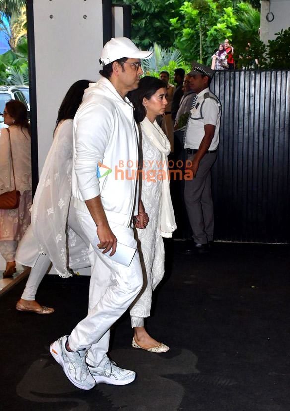 photos hrithik roshan saba azad jeetendra jackie shroff zayed khan sanjay khan and others attend late zarine katrak khans prayer meet 1