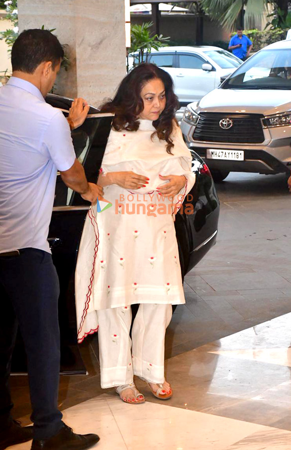 photos hrithik roshan saba azad jeetendra jackie shroff zayed khan sanjay khan and others attend late zarine katrak khans prayer meet 917 2