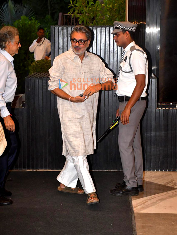 photos hrithik roshan saba azad jeetendra jackie shroff zayed khan sanjay khan and others attend late zarine katrak khans prayer meet 917 29