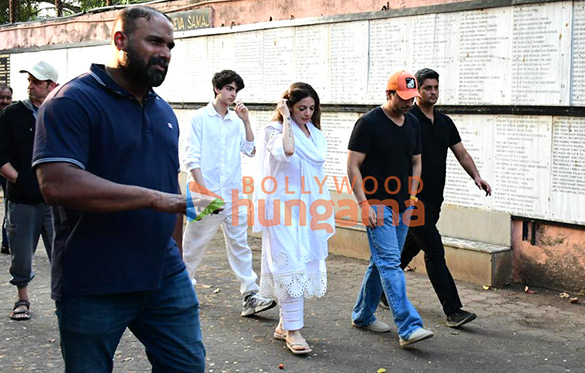 photos hrithik roshan saba azad and others attend zarine khans condolence 613 2