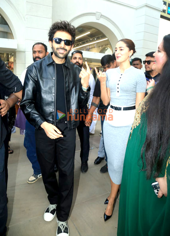 photos kareena kapoor khan kartik aaryan ananya panday and jannat zubair rahmani snapped at spectacular saudi event in mumbai 6