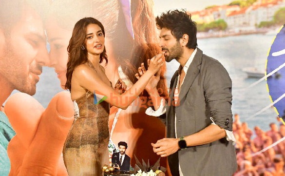 photos kartik aaryan and ananya panday at the formers birthday celebration and the teaser launch of their film tu meri main tera main tera tu meri 7
