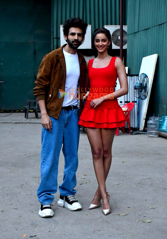 photos kartik aaryan and ananya panday snapped promoting tu meri main tera main tera tu meri 2