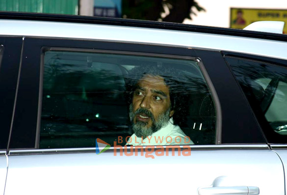 photos maniesh paul sharman joshi and others attend late dharmendras prayer meet 7