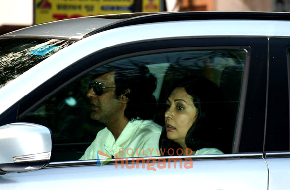 photos maniesh paul sharman joshi and others attend late dharmendras prayer meet 8
