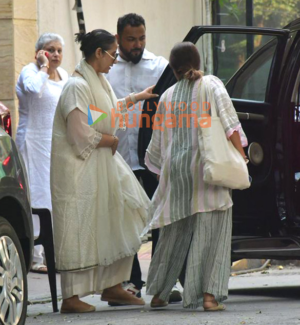 photos manisha koirala asha parekh and kirron kher snapped at sunny deols house in juhu 5