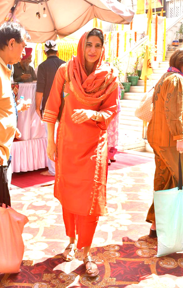 photos nimrat kaur aahana kumra hansika motwani and sunanda sharma visit gurudwara on the occasion of guru nanak jayanti 3