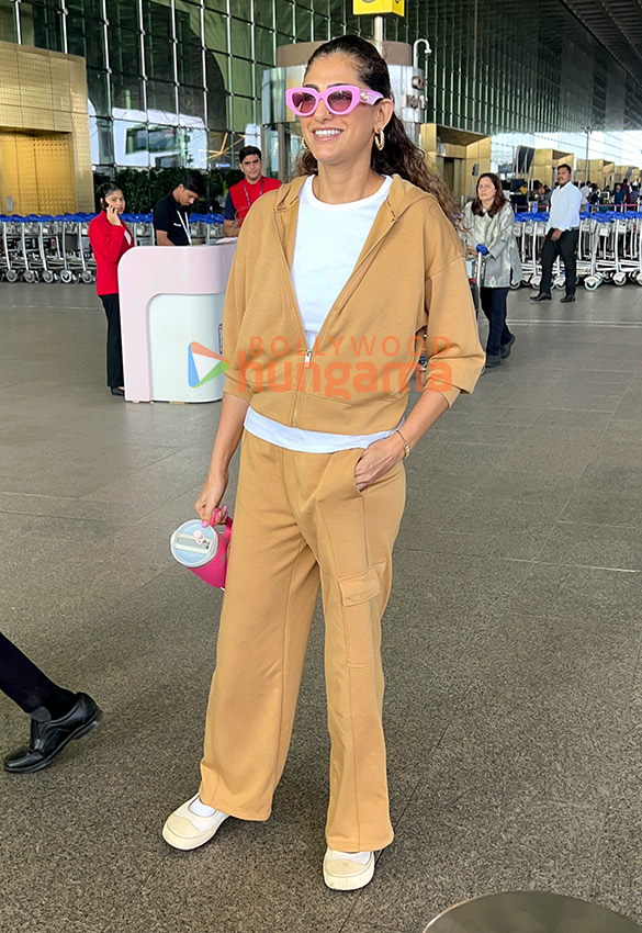 photos pragya jaiswal kubbra sait nysa devgan and sunita ahuja snapped at the airport 2