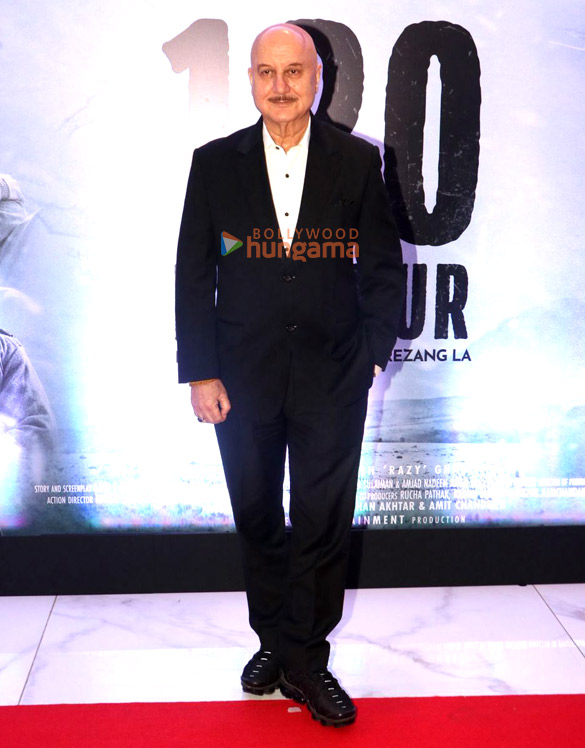 photos ranveer singh tiger shroff karan johar arjun kapoor and others grace the premiere of 120 bahadur 7 2