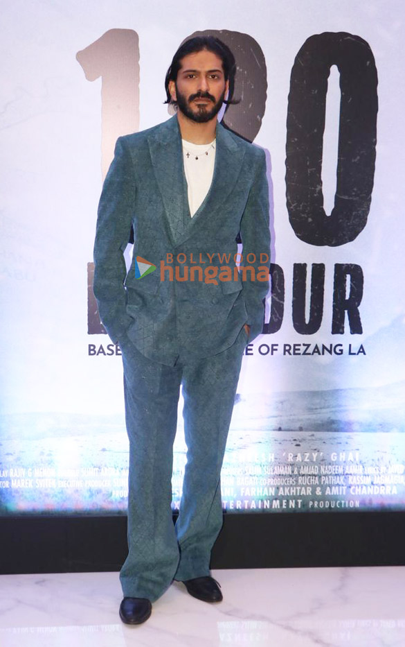 photos ranveer singh tiger shroff karan johar arjun kapoor and others grace the premiere of 120 bahadur 9